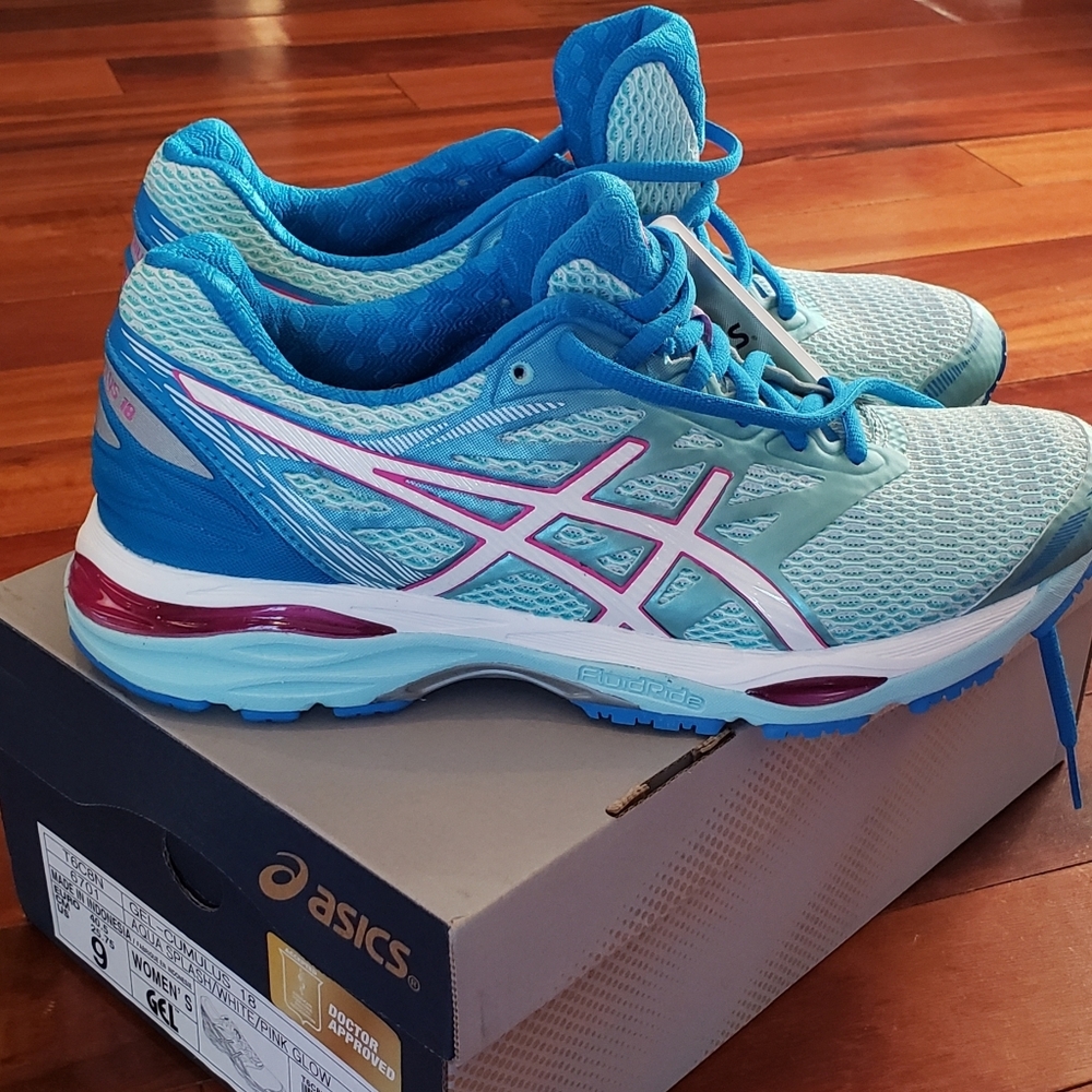 NWT Asics women's size 9